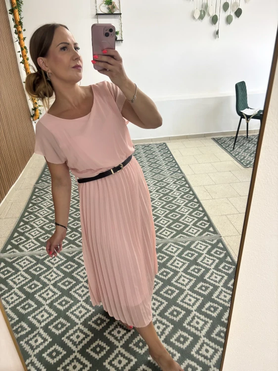 Elegantní plisované šaty
