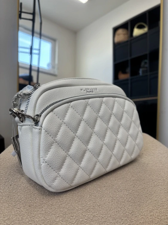 Bílá crossbody kabelka Flora & Co Paris