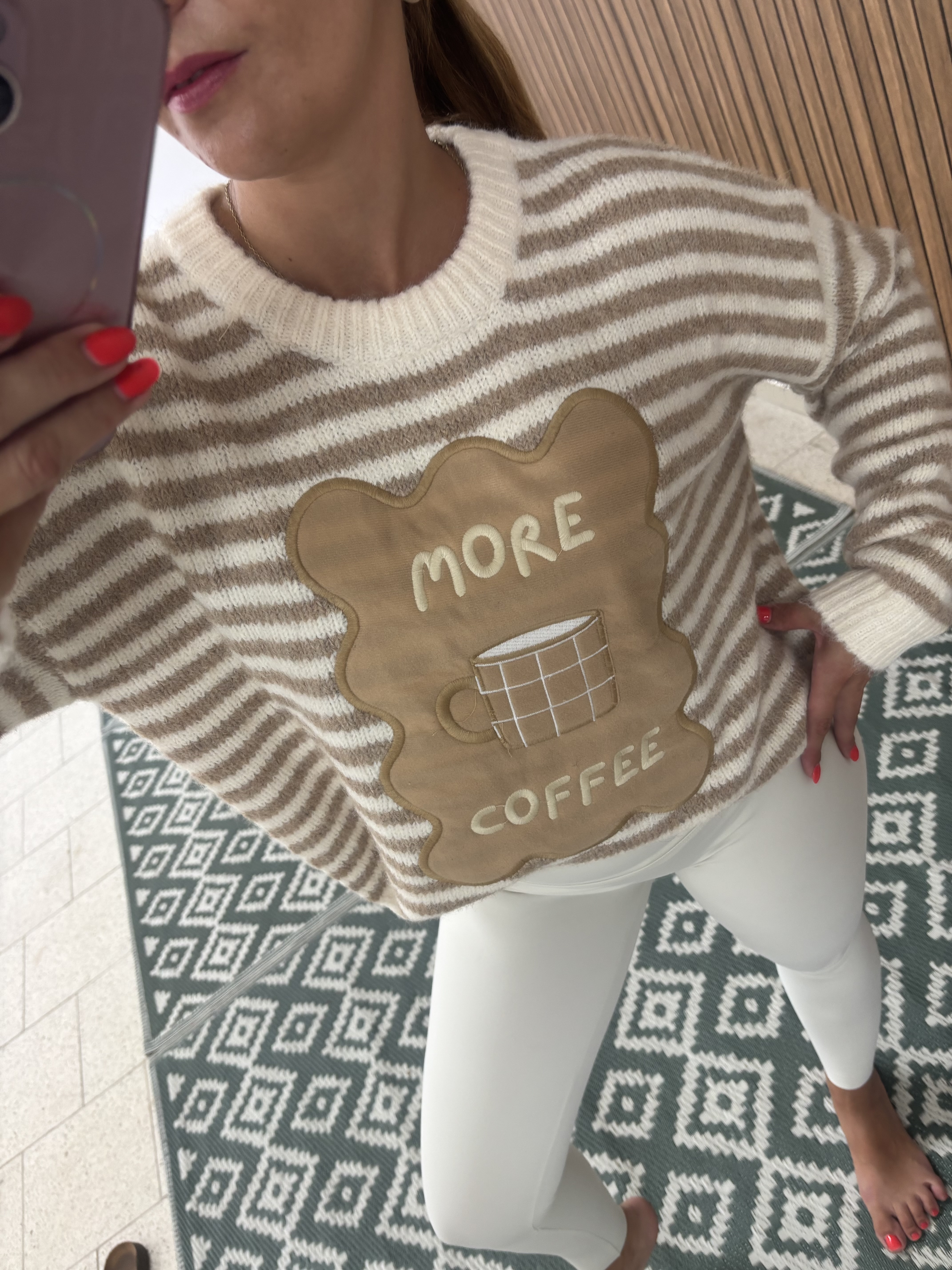 Proužkovaný chlupatý svetr „More Coffee“ – 2 barvy